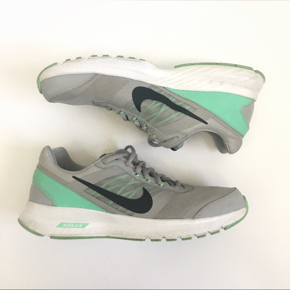 Nike Air Relentless 5 running shoe Gray women’s 10